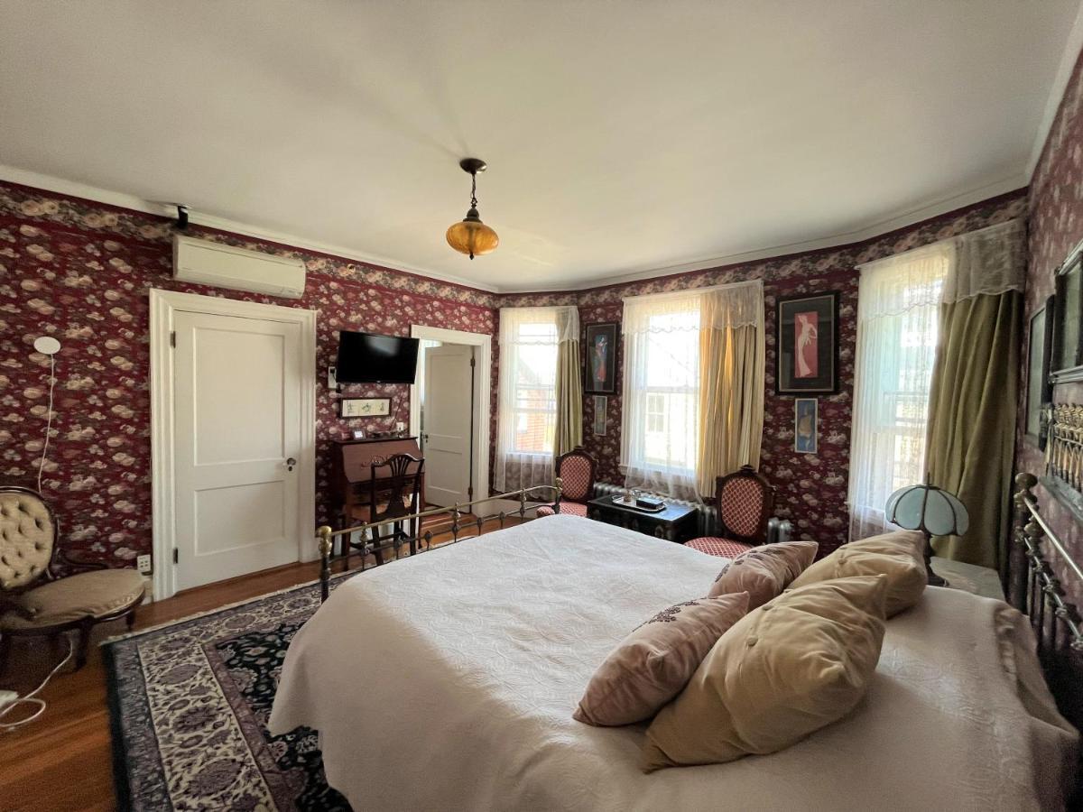 Munroe Inn Boutique Hotel Auburn Room photo